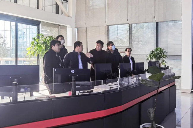 中建路橋集團考察團考察衛輝市藍天環保材料有限公司