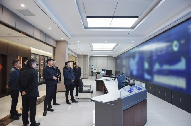 參觀中譽鼎力綠色建材工業(yè)互聯(lián)網(wǎng)大數(shù)據(jù)中心
