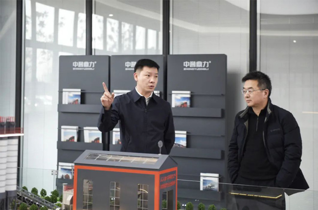 張治民董事長介紹多位一體循環(huán)建材產(chǎn)業(yè)園項目建設理念