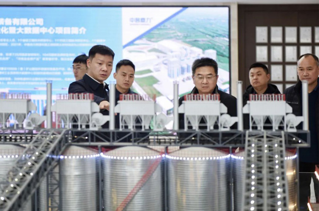 張治民董事長介紹多位一體循環(huán)建材產(chǎn)業(yè)園項目建設理念