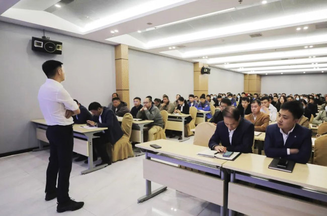 中譽(yù)鼎力舉行2022年第一季度工作總結(jié)會