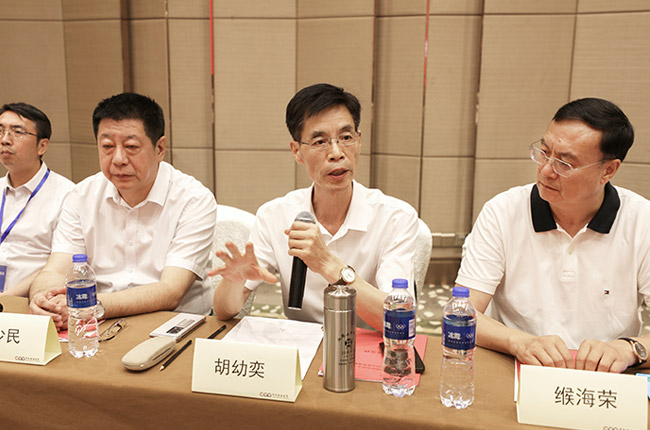 中砂石協(xié)會會長胡幼奕發(fā)表總結(jié)講話.jpg 中砂石協(xié)會會長胡幼奕發(fā)表總結(jié)講話.jpg