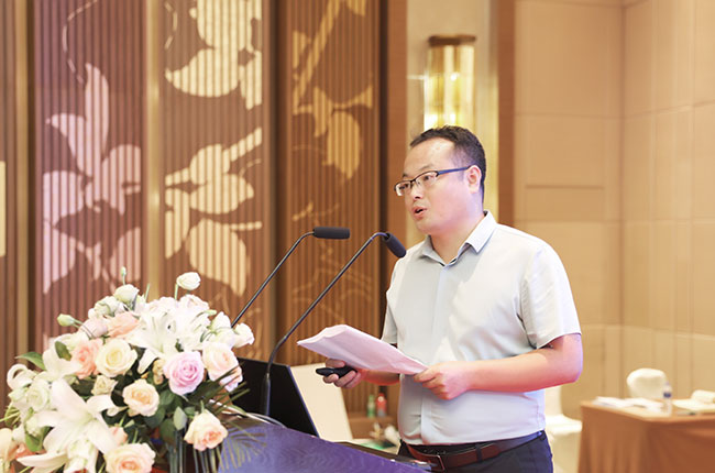 楊總發(fā)表主題演講1.jpg 楊總發(fā)表主題演講1.jpg