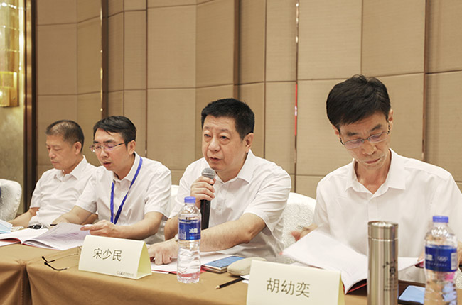 協(xié)會副會長緱海榮,委員會主任宋少民主持會議.jpg 協(xié)會副會長緱海榮,委員會主任宋少民主持會議.jpg