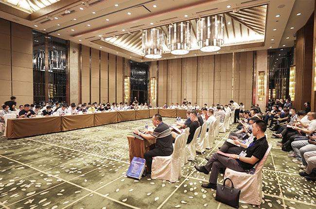 第七屆十四次常務(wù)理事會議現(xiàn)場.jpg 第七屆十四次常務(wù)理事會議現(xiàn)場.jpg