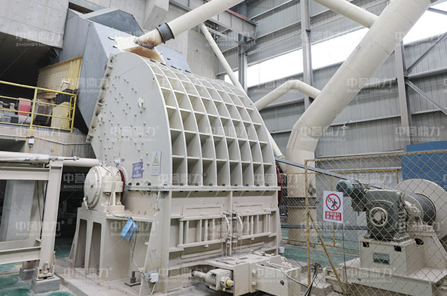 箱體錘式破碎機使用現(xiàn)場