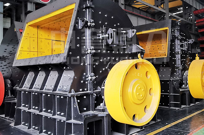 重錘破碎機與反擊破碎機的區(qū)別 重錘破碎機與反擊破碎機的區(qū)別