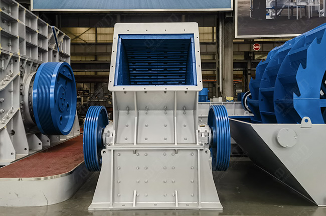 中譽鼎力DLPCZ1512重型錘式破碎機(jī) 中譽鼎力DLPCZ1512重型錘式破碎機(jī)