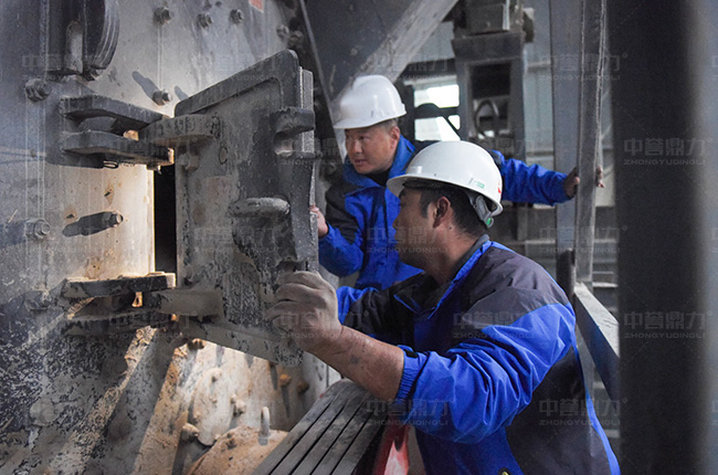 設備維修.jpg 設備維修.jpg