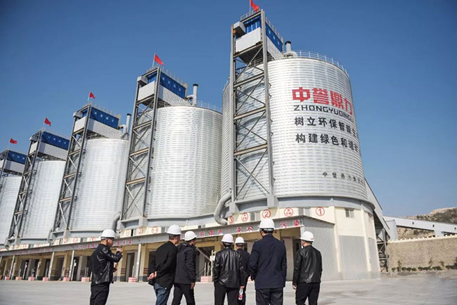 參觀(guān)萬(wàn)有石料環(huán)保智能生產(chǎn)線(xiàn)