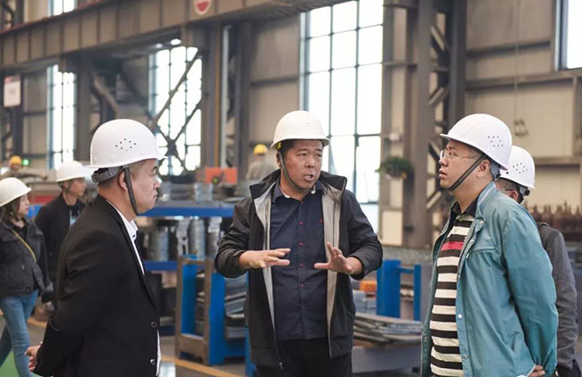 參觀中譽鼎力智能化一體生產車間及高精端加工設備