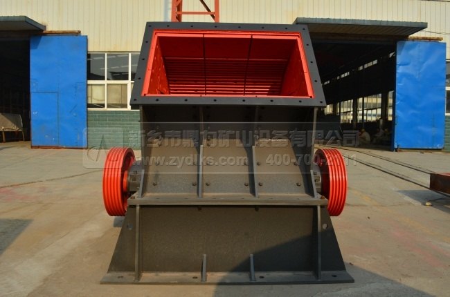 砂石料生產(chǎn)線設(shè)備之新鄉(xiāng)鼎力重型錘破機