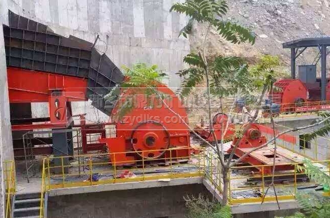 錘式破碎機在水泥廠使用現場