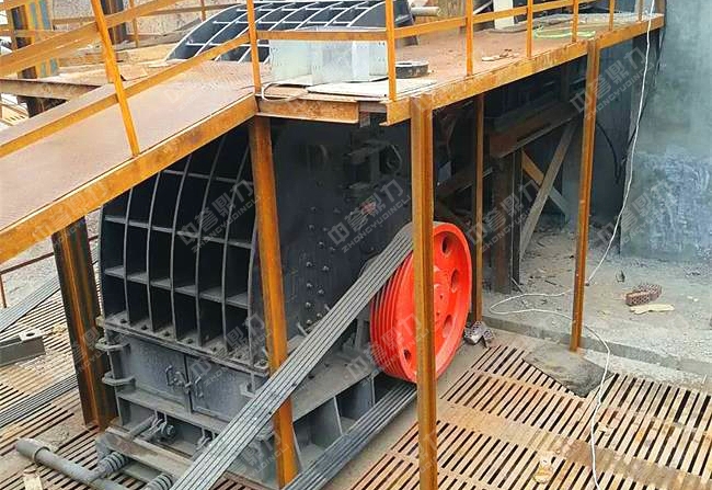 錘式破碎機(jī)在石料廠的安裝現(xiàn)場(chǎng)