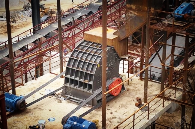 石灰石破碎機(jī)(粗碎設(shè)備)