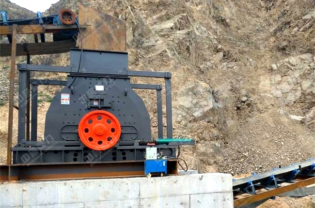 硬巖破碎機(jī)在砂巖礦山加工現(xiàn)場(chǎng)
