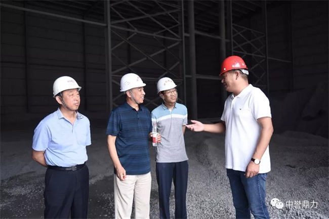 團隊一行參觀衛輝的成品料緩沖倉