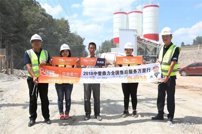 團(tuán)隊(duì)一行