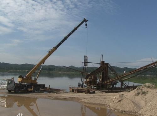 采砂現(xiàn)場