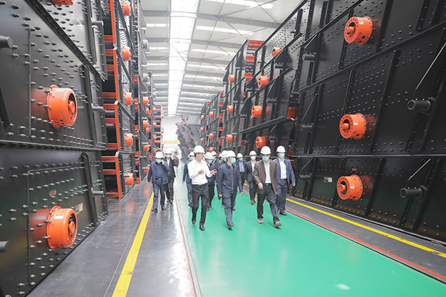 參觀中譽鼎力智能化一體生產(chǎn)車間