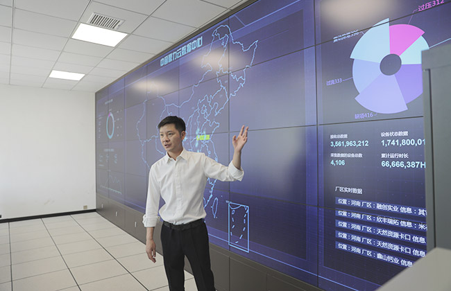 河南省人才工作任務(wù)督查調(diào)研組參觀中譽鼎力礦山管理云數(shù)據(jù)