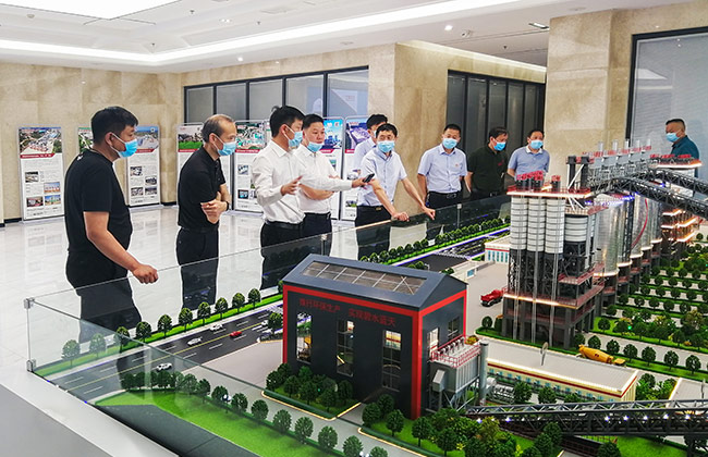 張治民董事長(zhǎng)介紹中譽(yù)鼎力循環(huán)建材產(chǎn)業(yè)園建設(shè)理念及實(shí)踐