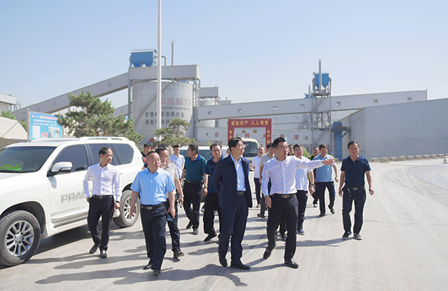 參觀資源有限公司時產(chǎn)3000噸骨料生產(chǎn)線