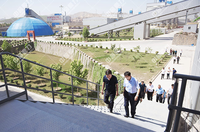 參觀資源有限公司時產(chǎn)3000噸骨料生產(chǎn)線