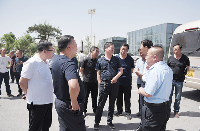 參觀藍天環(huán)保材料有限公司四位一體建材生產(chǎn)項目