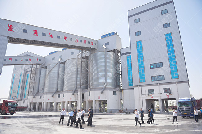 參觀藍天環(huán)保材料有限公司四位一體建材生產(chǎn)項目