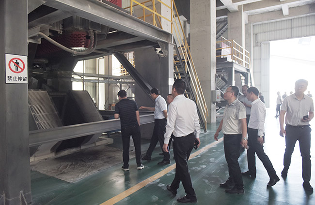 參觀藍天環(huán)保材料有限公司四位一體建材生產(chǎn)項目