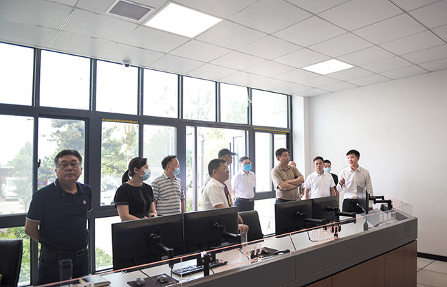 參觀中譽(yù)鼎力礦山管理云數(shù)據(jù)