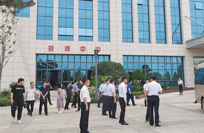 滎陽市導(dǎo)一行蒞臨中譽鼎力