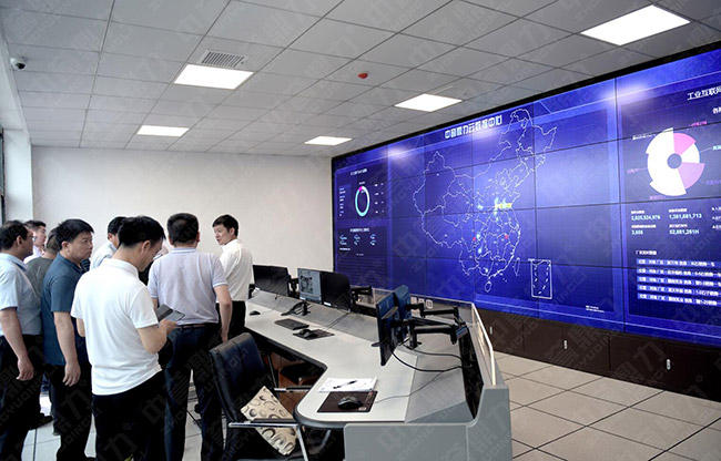 滎陽市導(dǎo)一行實地參觀中譽鼎力礦山管理云數(shù)據(jù)