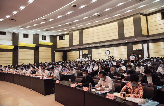 2020年加快轉型升級推動市工業(yè)高質量發(fā)展大會