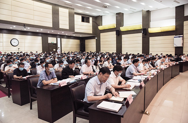 2020年加快轉型升級推動市工業(yè)高質量發(fā)展大會