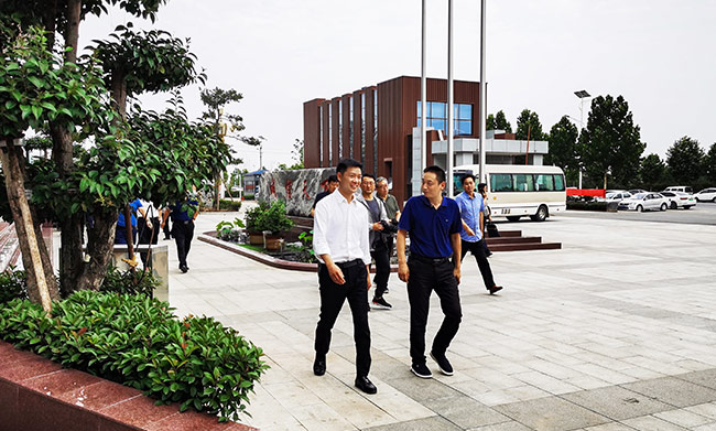 �����и��ؕ��L��־��һ���W�R���u���������{��